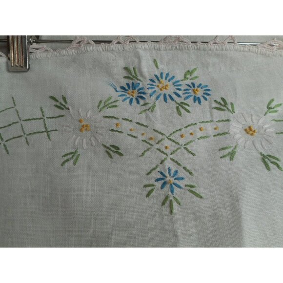 Vtg Pink Lace Blue and Pink Floral handmade embroidered Dresser scarf runner - Picture 3 of 5